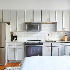 Studio Apartment Queen Bed
